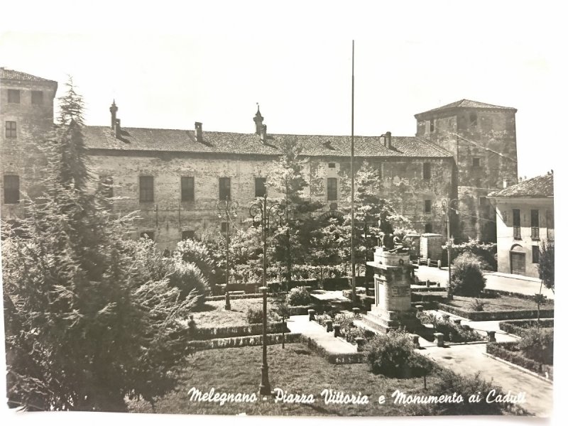 MELEGNANO. PIAZZA VITTORIA E MONUMENTO AI CADUTI