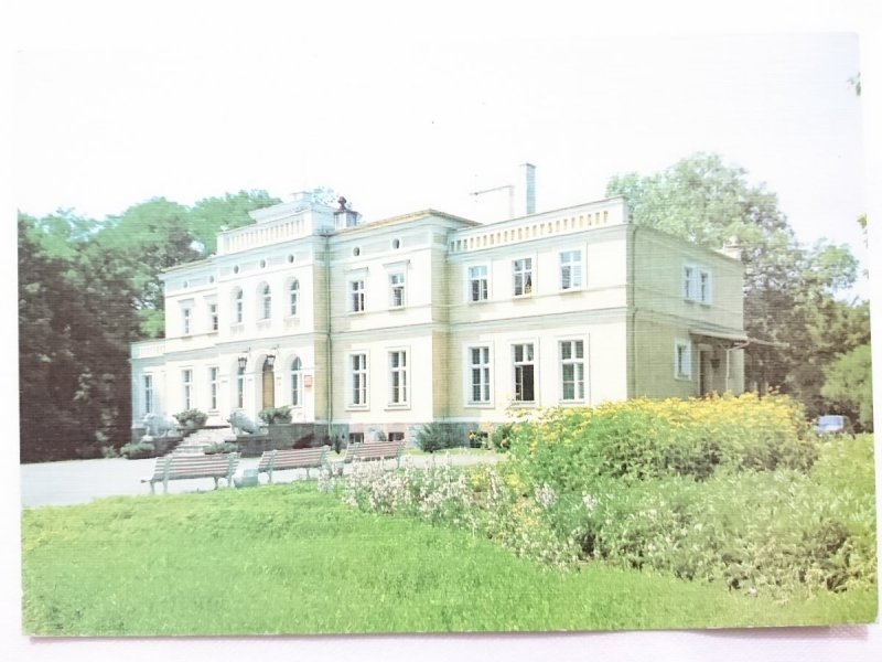 UZARZEWO. DWÓR Z POŁ. XIX w. SIEDZIBA MUZEUM ŚRODOWISKA PRZYRODNICZEGO I ŁOWIECTWA FOT. J. KORPAL