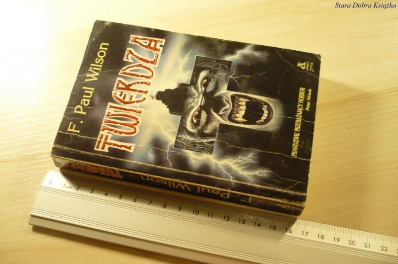 TWIERDZA - F. Paul Wilson (1990)
