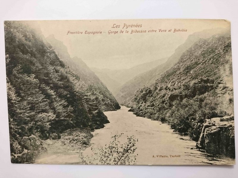 LES PYRENEES. FRONTIERE ESPAGNOLE – GORGE DE LA BIDASSOA ENTRE VERA ET BEHOBIA