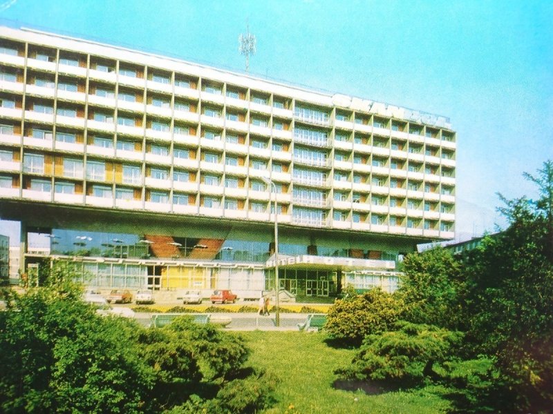 KOŁOBRZEG. HOTEL 'SKANPOL' FOT. K. JABŁOŃSKI