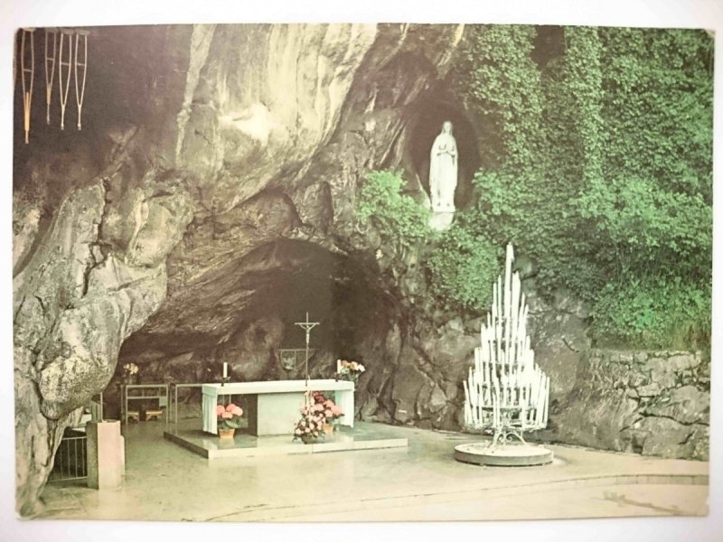 LOURDES. LA GROTTE 