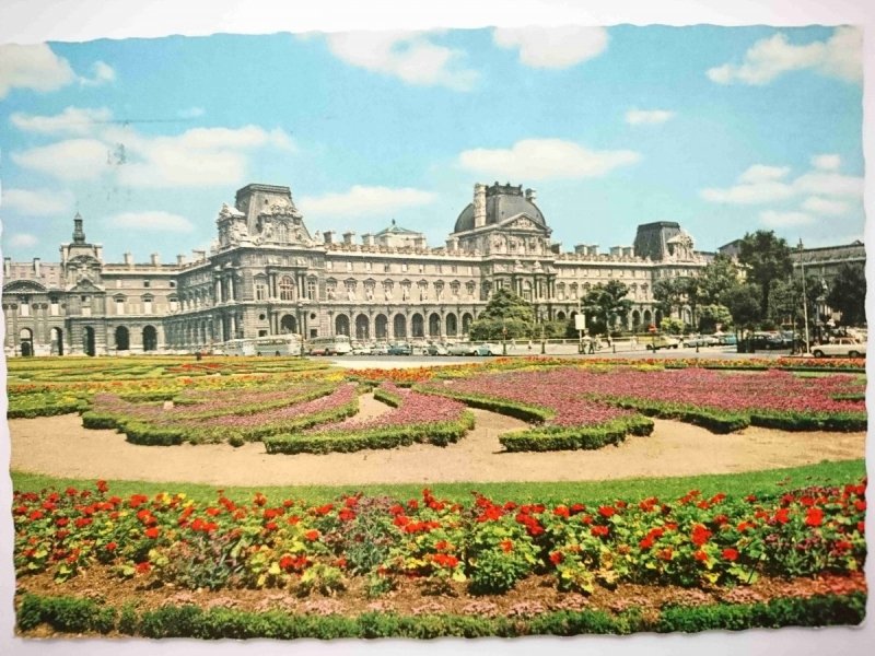 PARIS ET SES MERVEILLES. LA PLACE DU CARROUSEL ET LA PALAIS DU LOUVRE