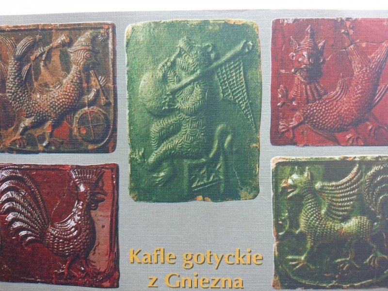 GOTYCKIE KAFLE PIECOWE XV w. FOT. SIECZKOWSKI