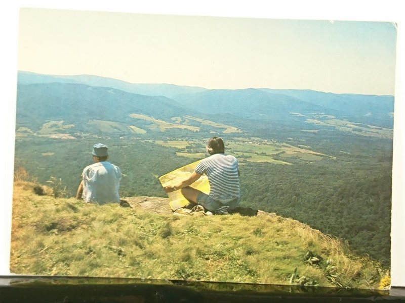 BIESZCZADY. WIDOK NA DOLINĘ WETLINY