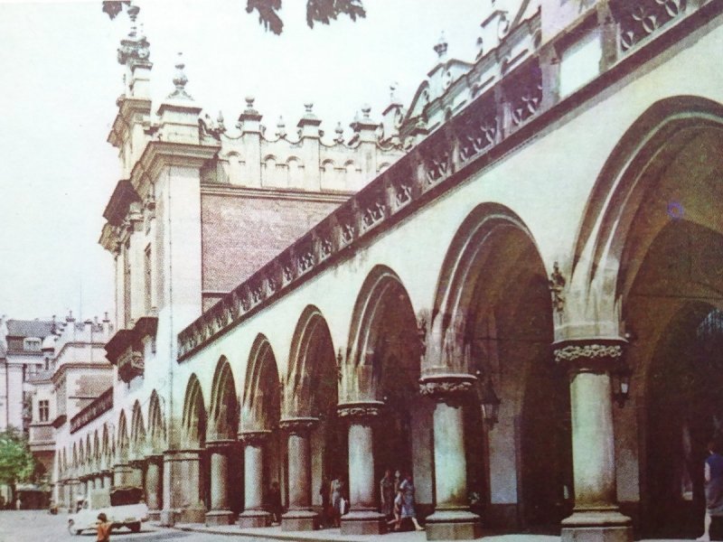 KRAKÓW. SUKIENNICE ŚREDNIOWIECZNE KRAMY KUPIECKIE