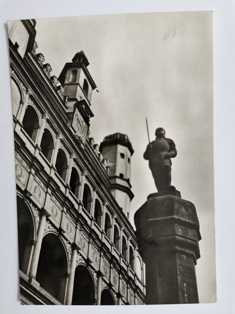 POZNAŃ. RATUSZ. FRAGMENT RENESANSOWEJ FASADY WSCH. FOT. ARCZYŃSKI