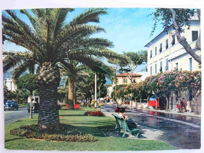 MARINA DI MASSA. PIAZZA F. BETTI E GIARDINI
