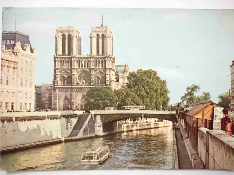 NOTRE-DAME – VUE DU QUAI ST-MICHEL