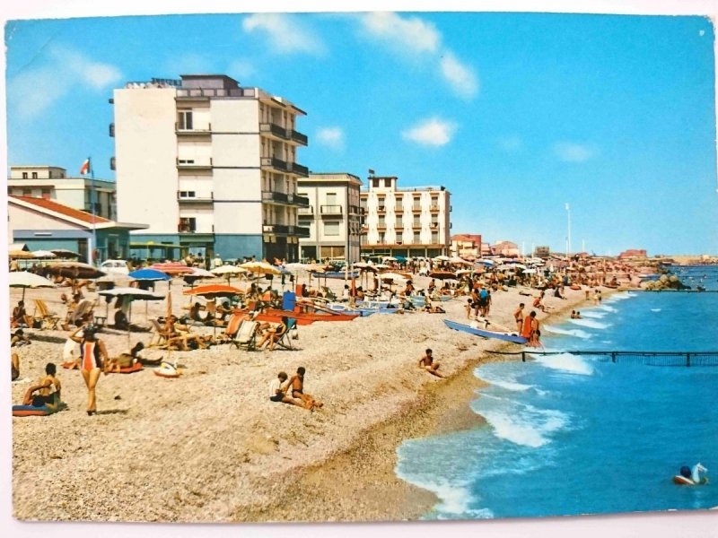 FANO. SPIAGGIA DI LEVANTE