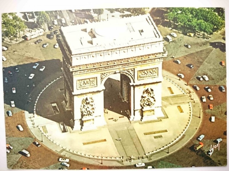 COULEURS ET LUMIERE DE FRANCE. EN SURVOLANT PARIS