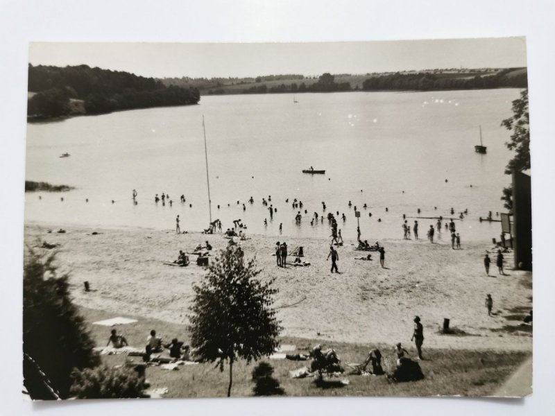SIERAKÓW. PLAŻA NAD JEZIOREM JAROSZEWSKIM FOT. HERMAŃCZYK