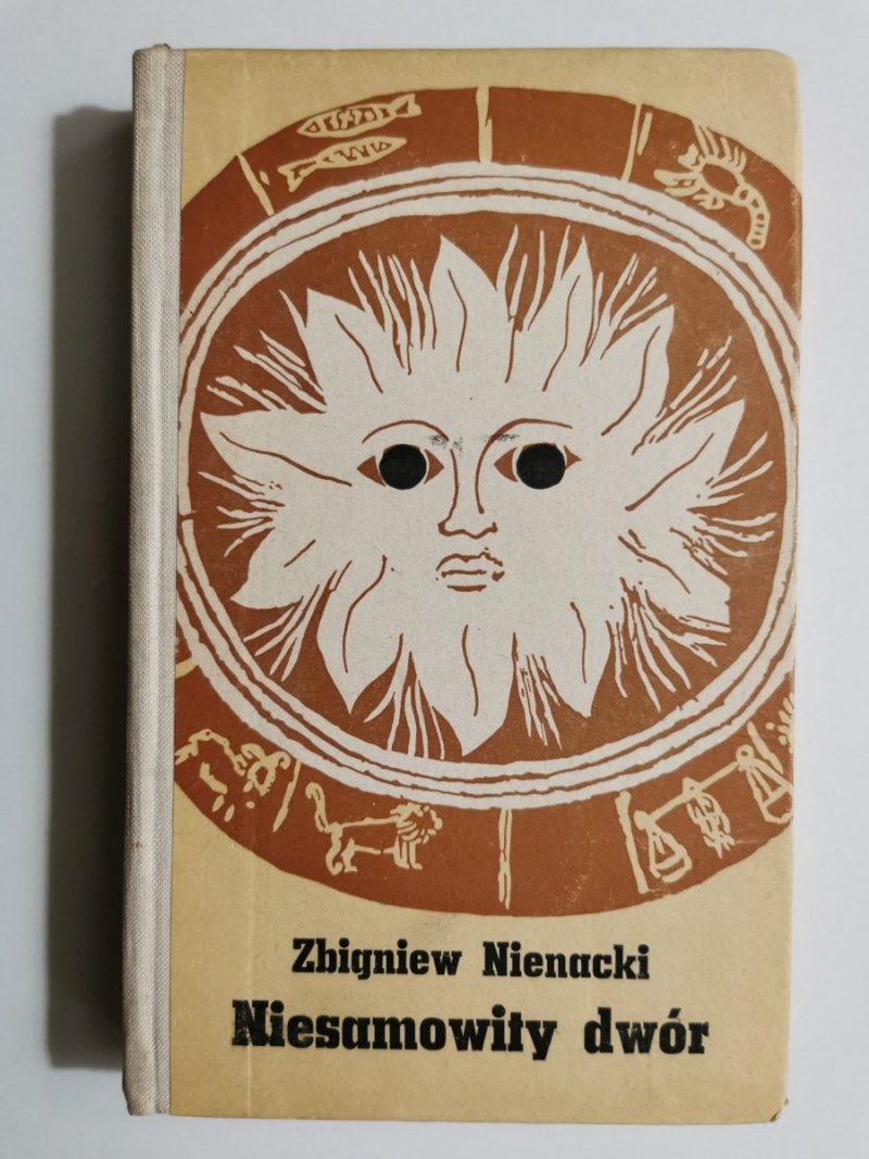 NIESAMOWITY DWÓR wyd.I 1974 rok. AUTOGRAF - Zbigniew Nienacki 