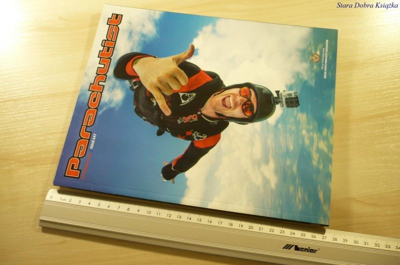 PARACHUTIST SEPTEMBER 2013