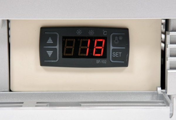 WITRYNA CHŁODNICZA 78L 42x38x96 SREBRNA YATO YG-05057 YG-05057