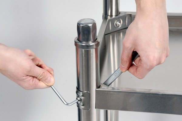 STÓŁ CENTRALNY SKŁADANY Z PÓŁKĄ 1600×600×H850mm YATO YG-09005 YG-09005