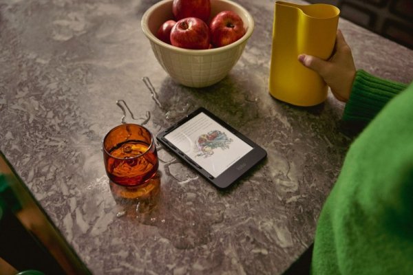 Ebook Kobo Clara Colour 6&quot; E-Ink Kaleido 3 16GB WI-FI Black