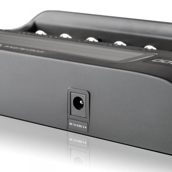 everActive Ładowarka akumulatorowa UC-800 do akumulatorków Li-ion oraz NI- MH