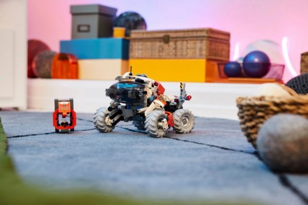 LEGO Klocki Technic 42178 Kosmiczna ładowarka LT78