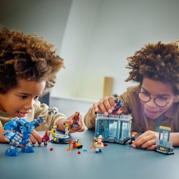 LEGO Klocki Super Heroes 76315 Laboratorium Iron Mana: Zbrojownia