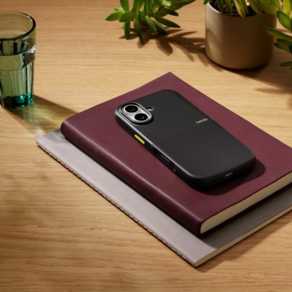 Apple Etui Beats Rugged zgodne z MagSafe i panelem Sterowanie aparatem do iPhonea 17 - himalajska czerń