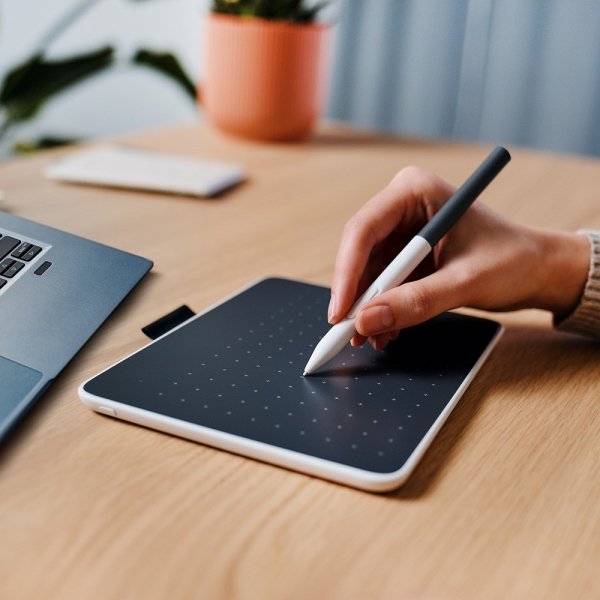 Wacom One - tablet piórkowy z Bluetooth - rozmiar S