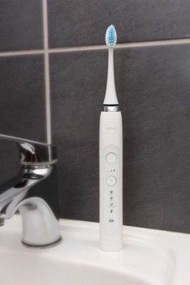 Szczoteczka soniczna do mycia zębów Eldom SD210 biała