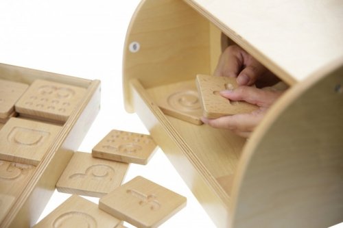 Zabawka Sensoryczna Rozpoznaj Dotykiem Literki Cyfry Kształty Masterkidz Montessori