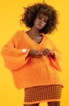 Oversizowy sweter damski pomarańczowy F1256 