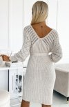 Numoco 507-1 ażurowa sweterkowa sukienka z dekoltem i wiązaniem tył