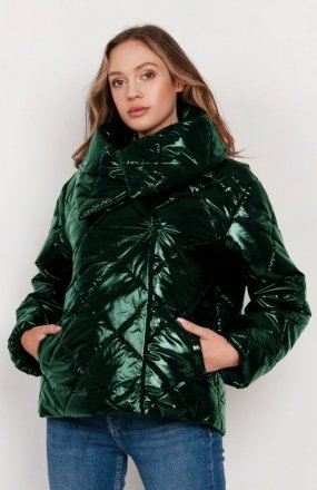 Krótka, pikowana kurtka z dużym kołnierzem zielona KR107