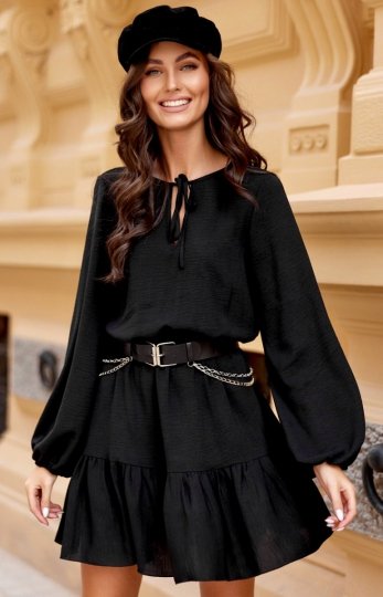 Modna czarna sukienka z falbaną 0305