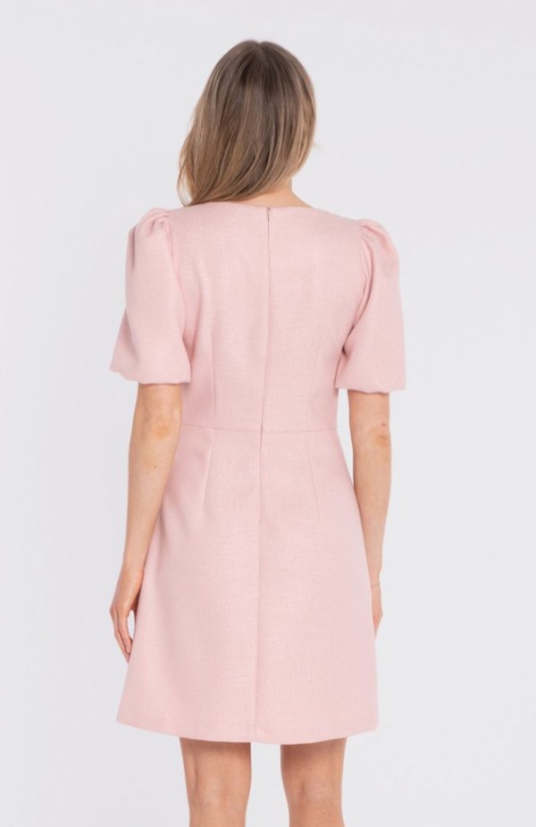 Stylove S431 sukienka mini z bufiastymi rękawami brzoskwiniowa tył