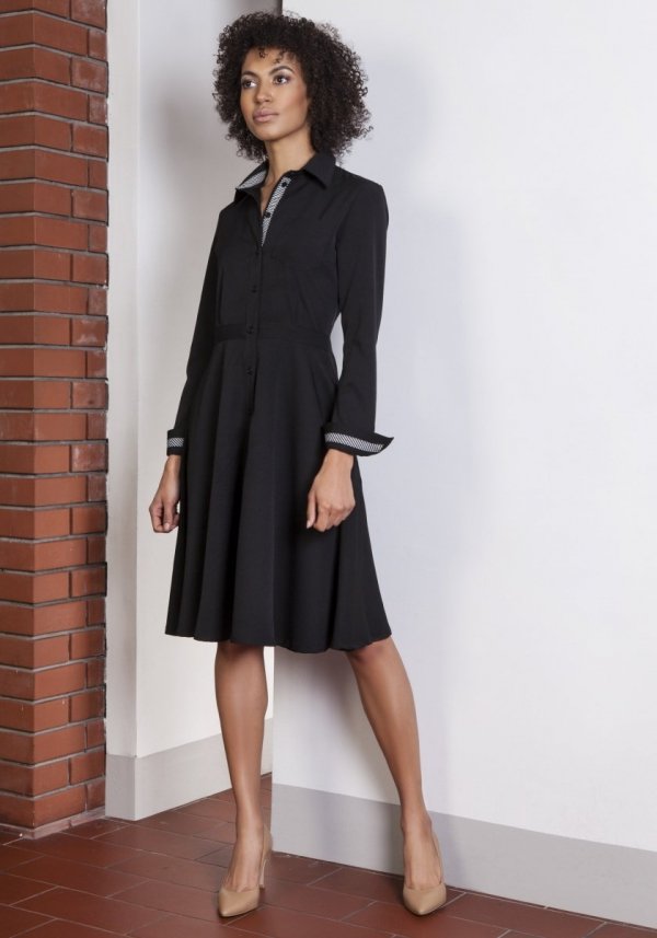 Rozkloszowana sukienka czarna SUK151