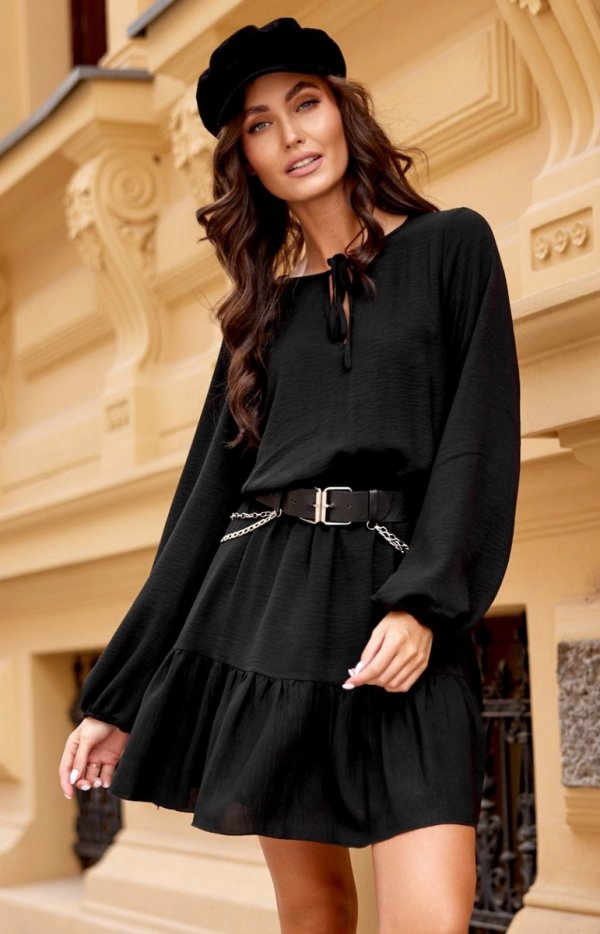 Modna czarna sukienka z falbaną 0305 