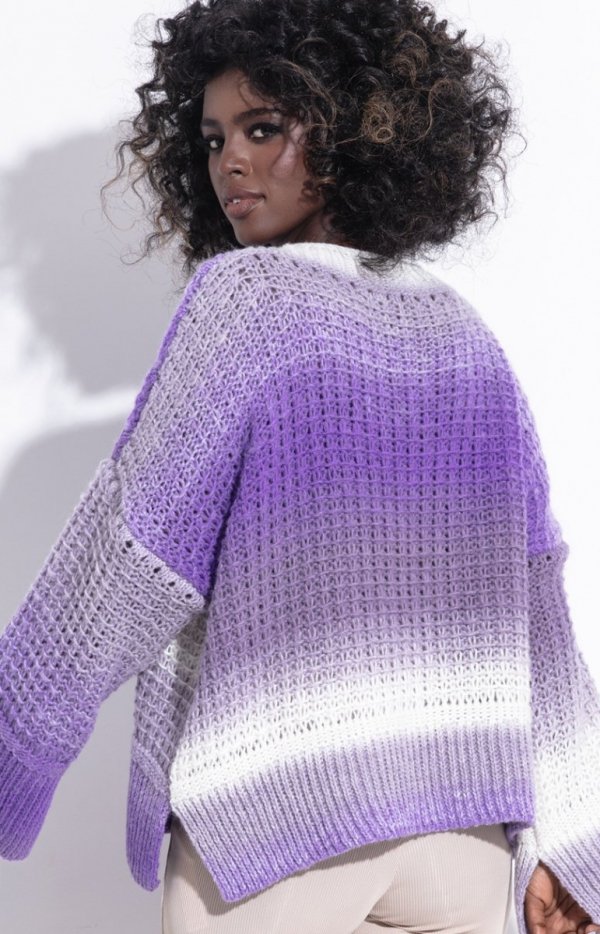 Oversizowy sweter damski ombre violet F1356