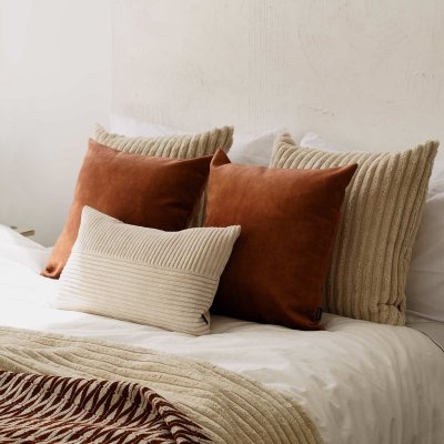 Miedziano-beżowy zestaw 5 poduszek dekoracyjnych do sypialni Cord