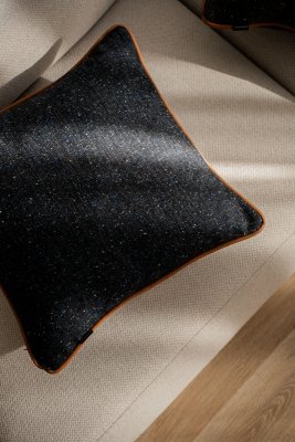 Granatowa poduszka dekoracyjna WOOL 45X45