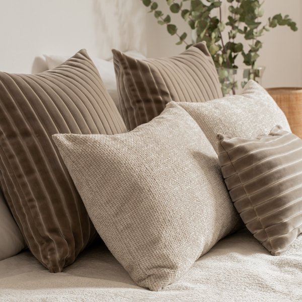 Cordian Cremefarbenes Dekokissen 50x30 Prestige Line