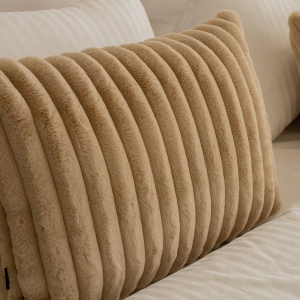 Beiges Schlafzimmer-Set Bunny – 2 Kissen + Tagesdecke.