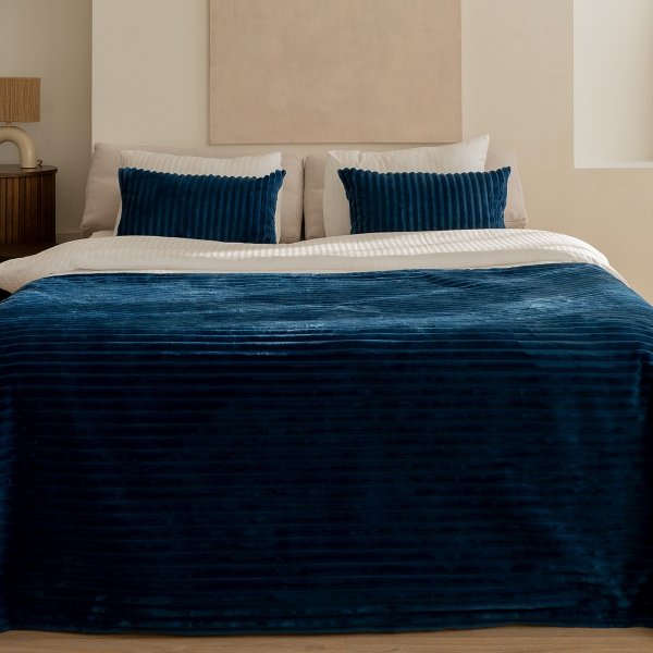 Geneva Black Bedroom Set: 2 Pillows + Bedspread