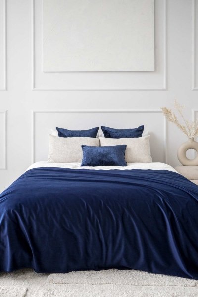 Navy Set of 5 Decorative Bedroom Pillows Bergen