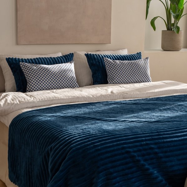 White Set of 5 Decorative Bedroom Pillows - Calm