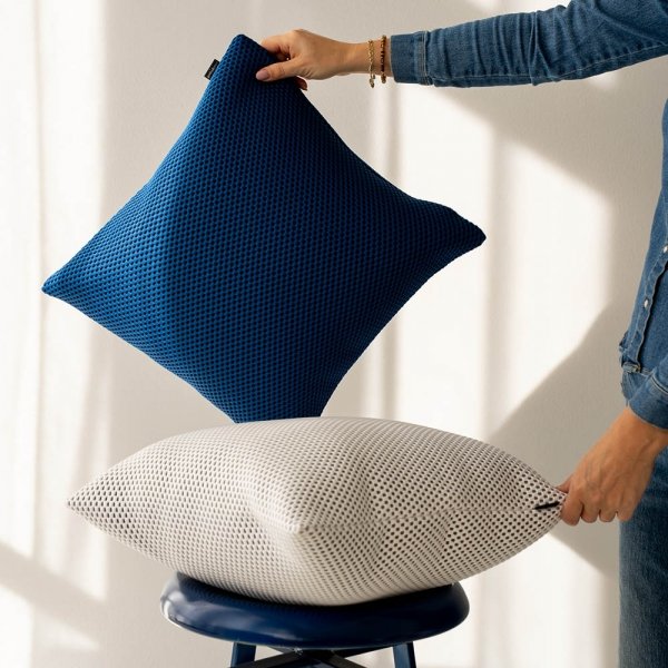 Niebieska poduszka dekoracyjna Sonic