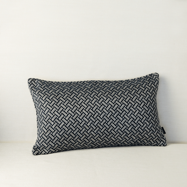 Granatowa poduszka dekoracyjna 50x30 ZERO WASTE ZW087