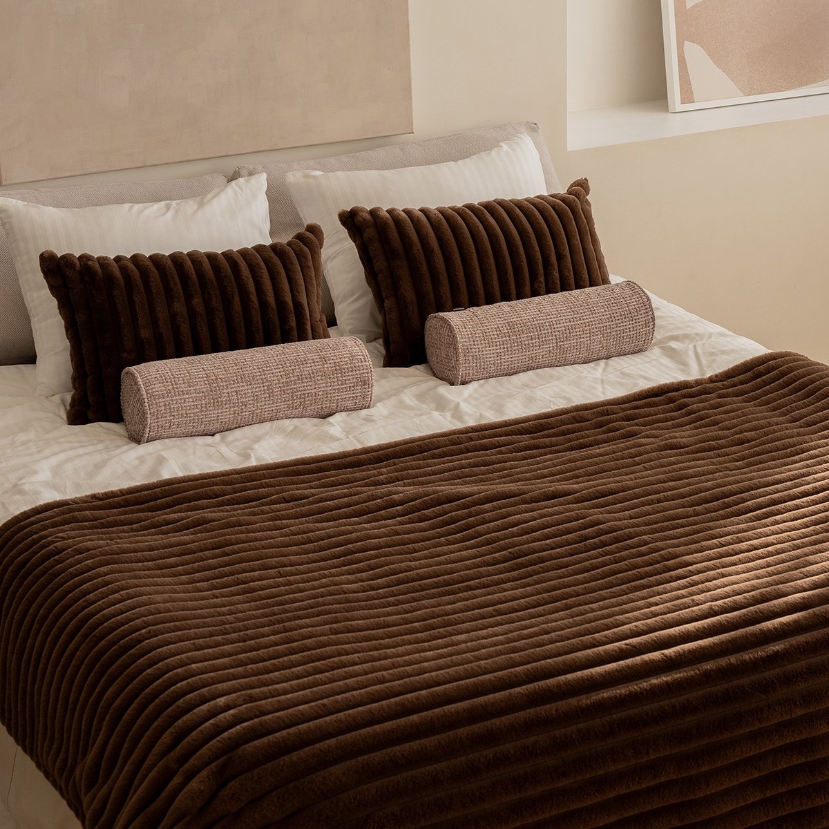 White Set of 5 Decorative Bedroom Pillows - Calm