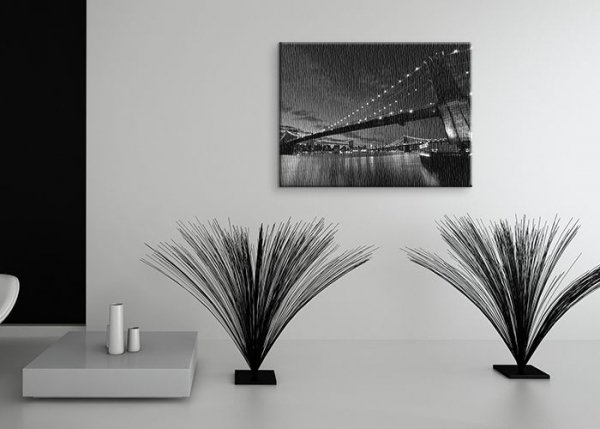 Obraz na płótnie -  Brooklyn Bridge nocą BW - 60x80 cm