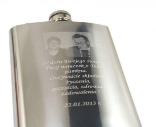 Zestaw Piersiówka Kieliszki Skrzynka GRAWER wz1