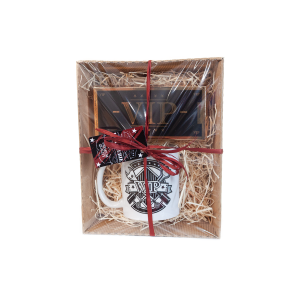 Zestaw prezentowy VIP kubek z czekoladą w ozdobnym opakowaniu. 